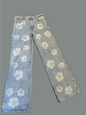 Zara Light Blue Denim Wide-Leg Jeans with White Floral Print